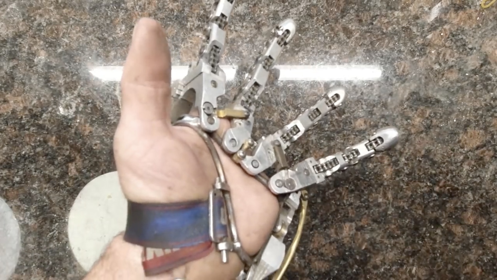 Best of 2020: This Guy Built His Own Prosthetic Hand Setup With Aluminum!